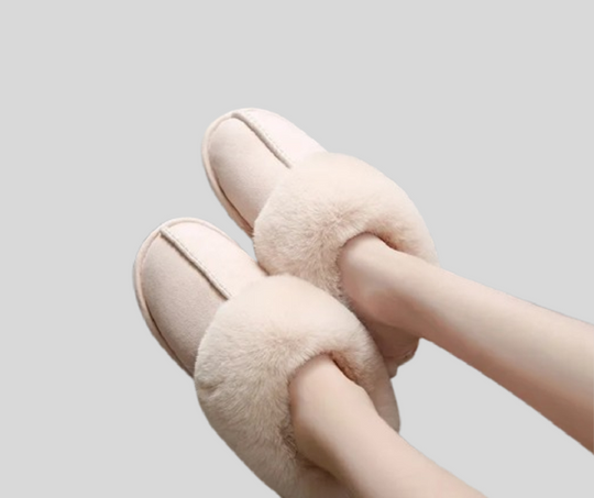 Women’s Faux Fur Slip-On Indoor Slippers