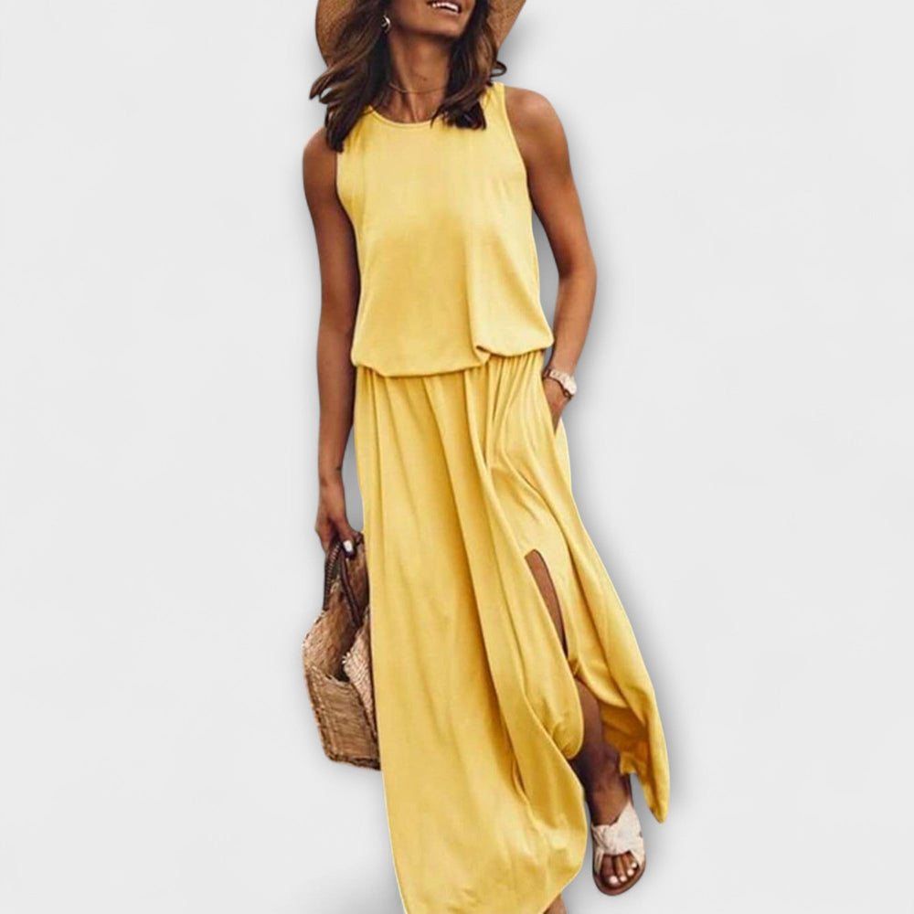 Airy - sleeveless dress with round neckline and slit
